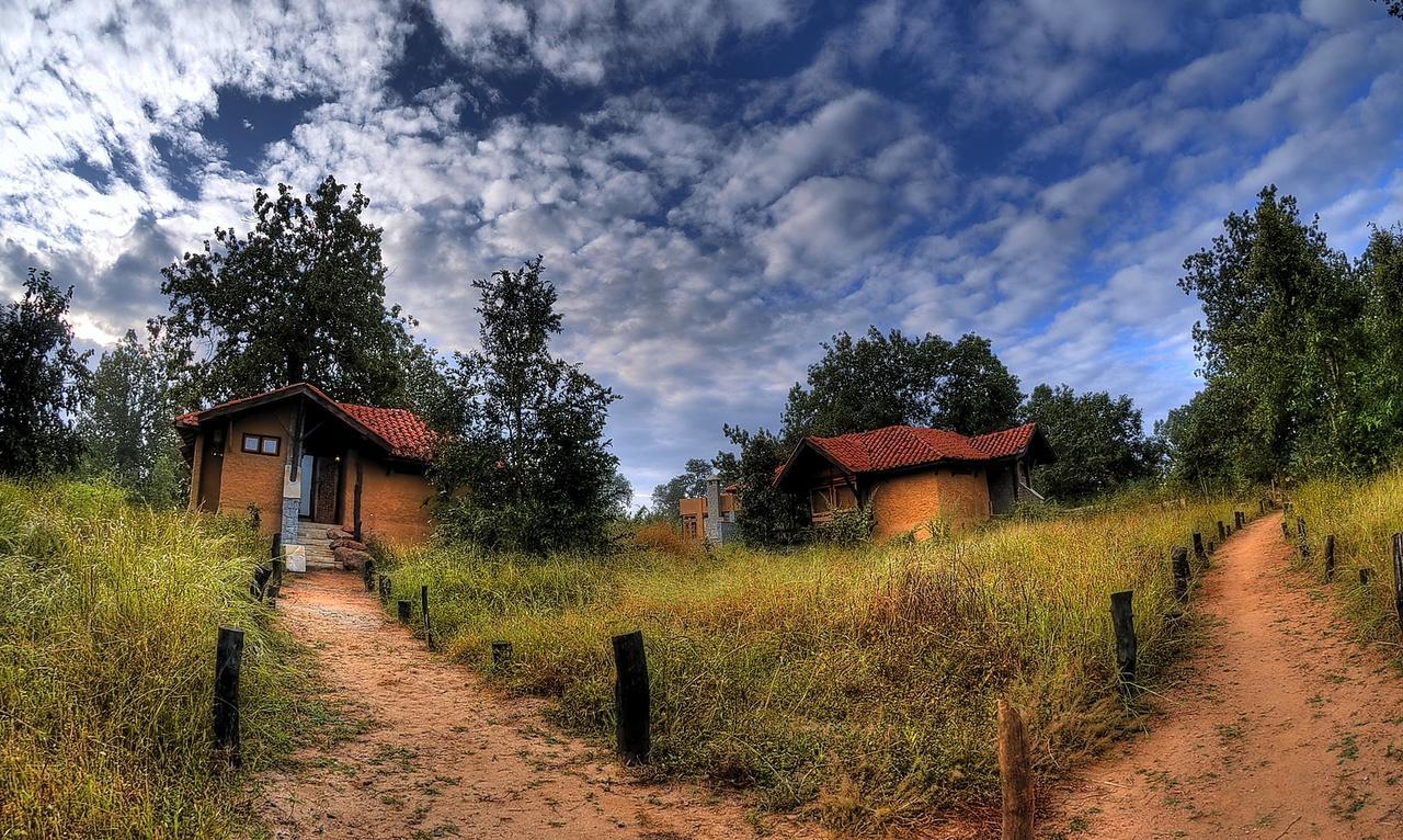 Kanha Earth Lodge Mandlā Eksteriør billede