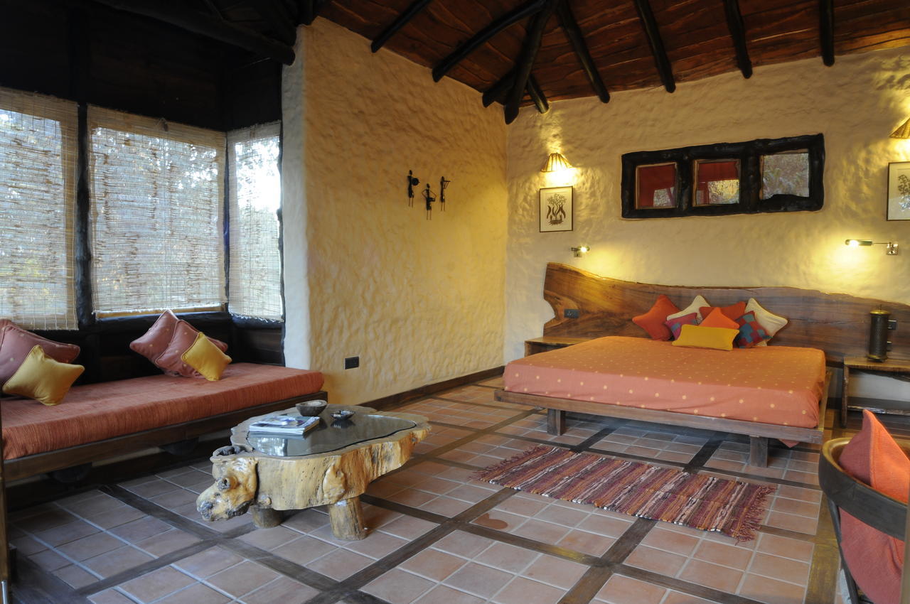 Kanha Earth Lodge Mandlā Eksteriør billede